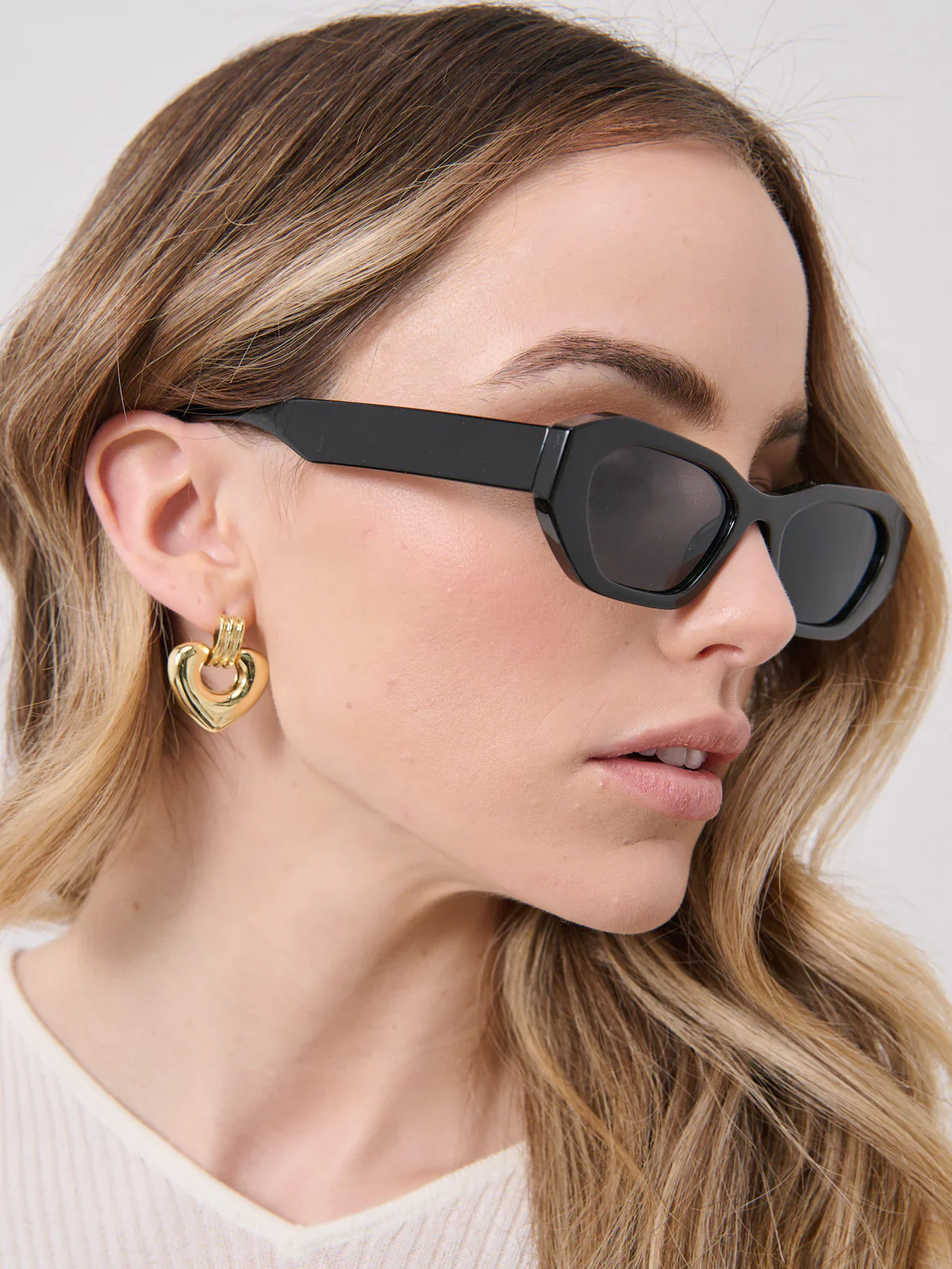 Laila Square Frame Sunglasses – Black - Image 4